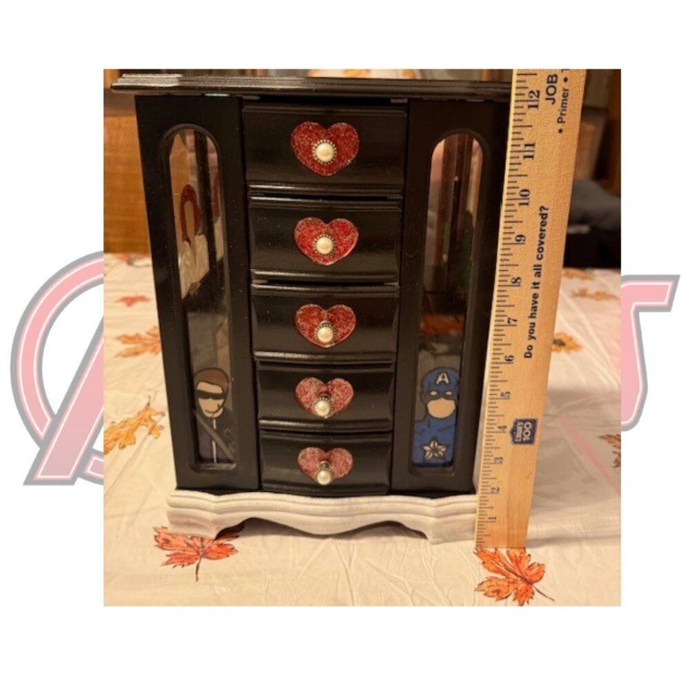 Hand-Painted Marvel Avengers Jewelry Box – One-of-a-Kind Wooden Organizer - Picture 12 of 14